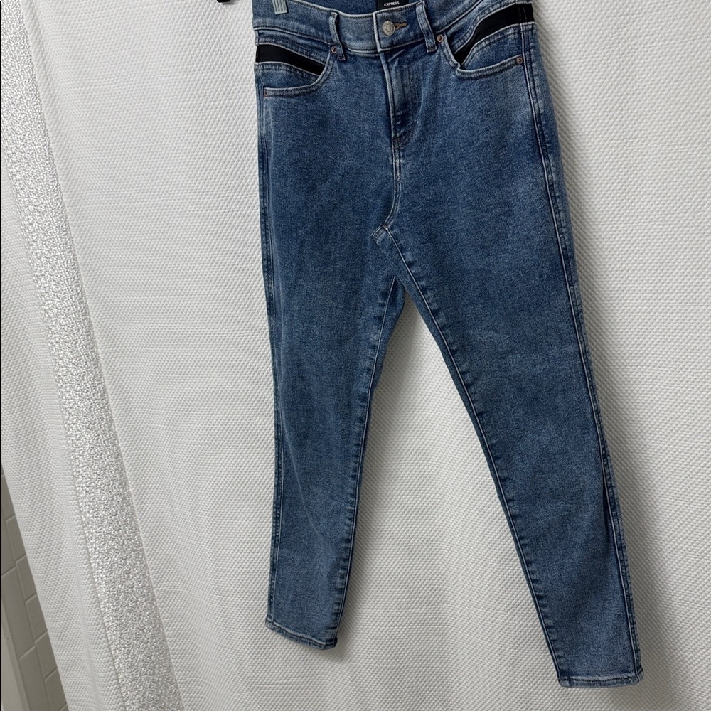 Express Cropped Skinny Mid Rise Jeans - Picture 9 of 13